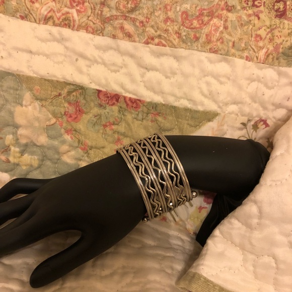 Cuff bracelet - Picture 2 of 5